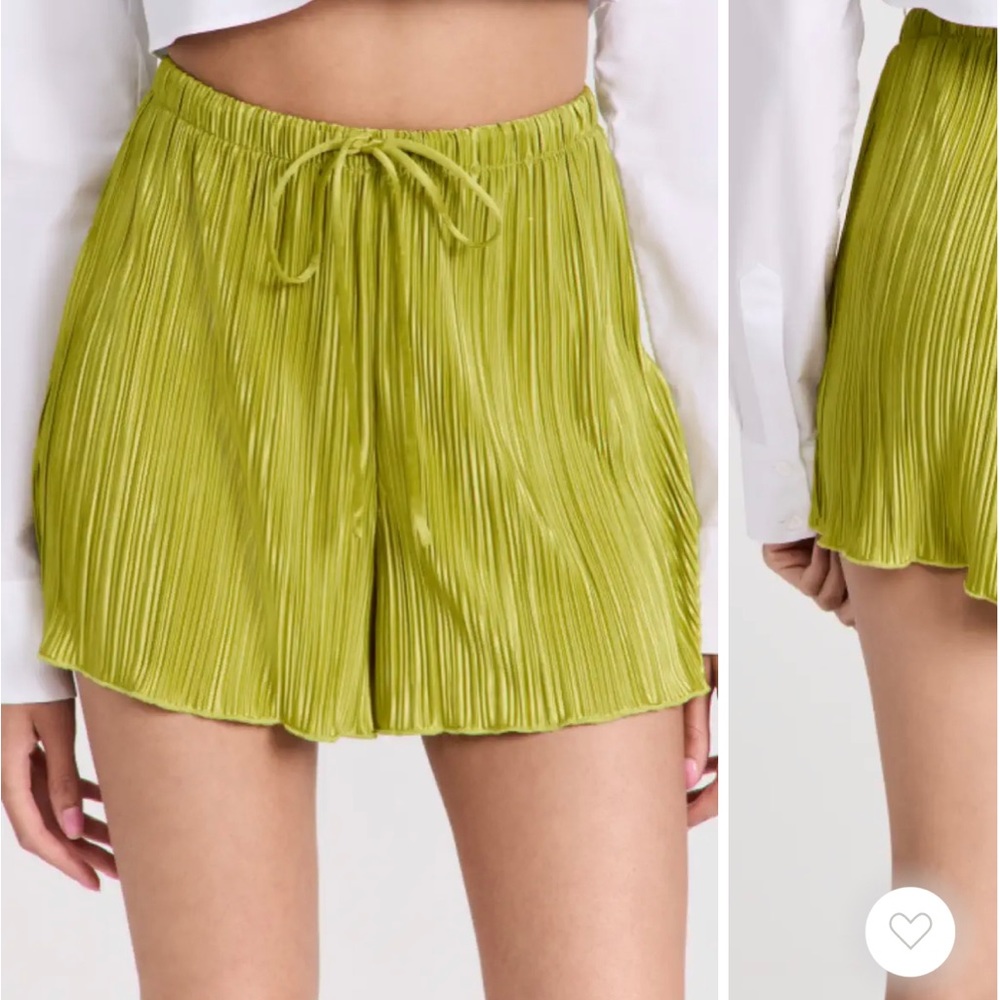 NWT GOOD AMERICAN ALWAYS FITS PLISSÉ SHORTS | CHARTRUSSE001 / S/M